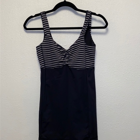 Lululemon Aria Black and White Tank 4100 - Picture 2 of 10